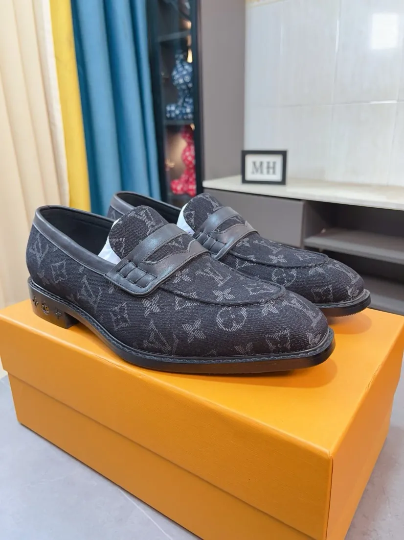 Ex-factory price 720🌹🌹High version [LV] Louis Vuitton's popular casual leather shoes🎖Fashionable and elegant🎖🎖Material: Original imported open-edge beaded cowhide, washed cowhide leather lining, original open-molded rubber outsole, high-end and classy, ​​elegant quality, instantly transforming into a handsome man ❤❤Standard\nNumber: 38-44